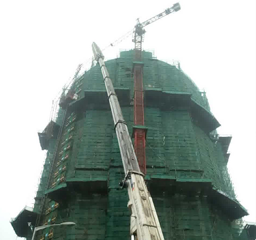 邵阳市吊车在工地上作业